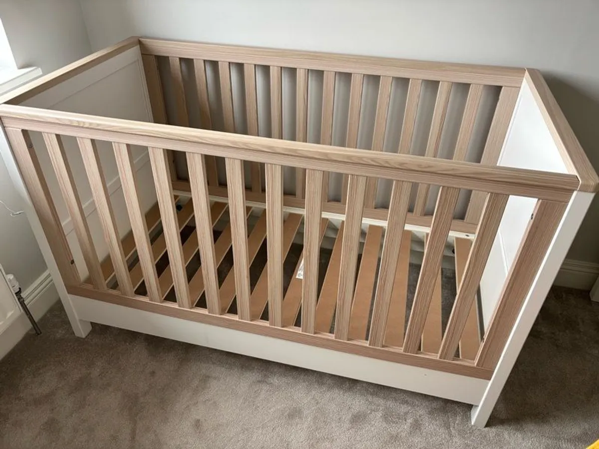 Mamas and Papas Harwell Cot Bed - Image 3
