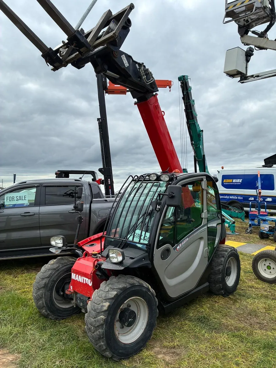 2018 MANITOU MT420 4M TELESCOPIC FORKLIFT - Image 1
