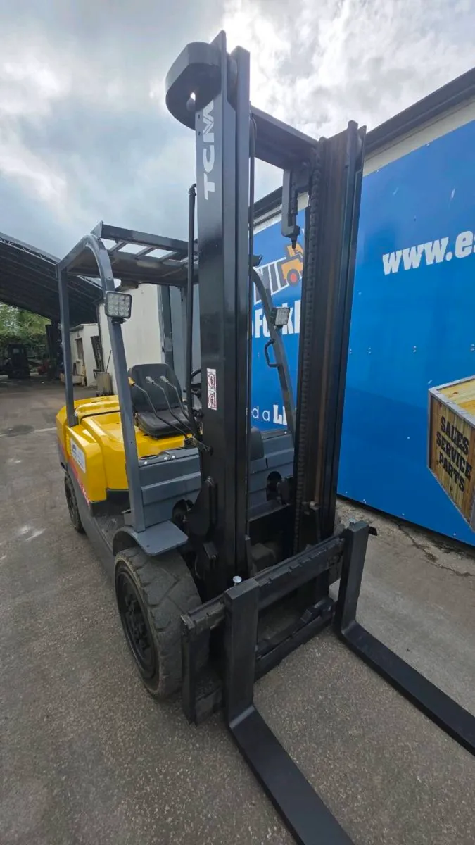 TCM diesel forklift - Image 2