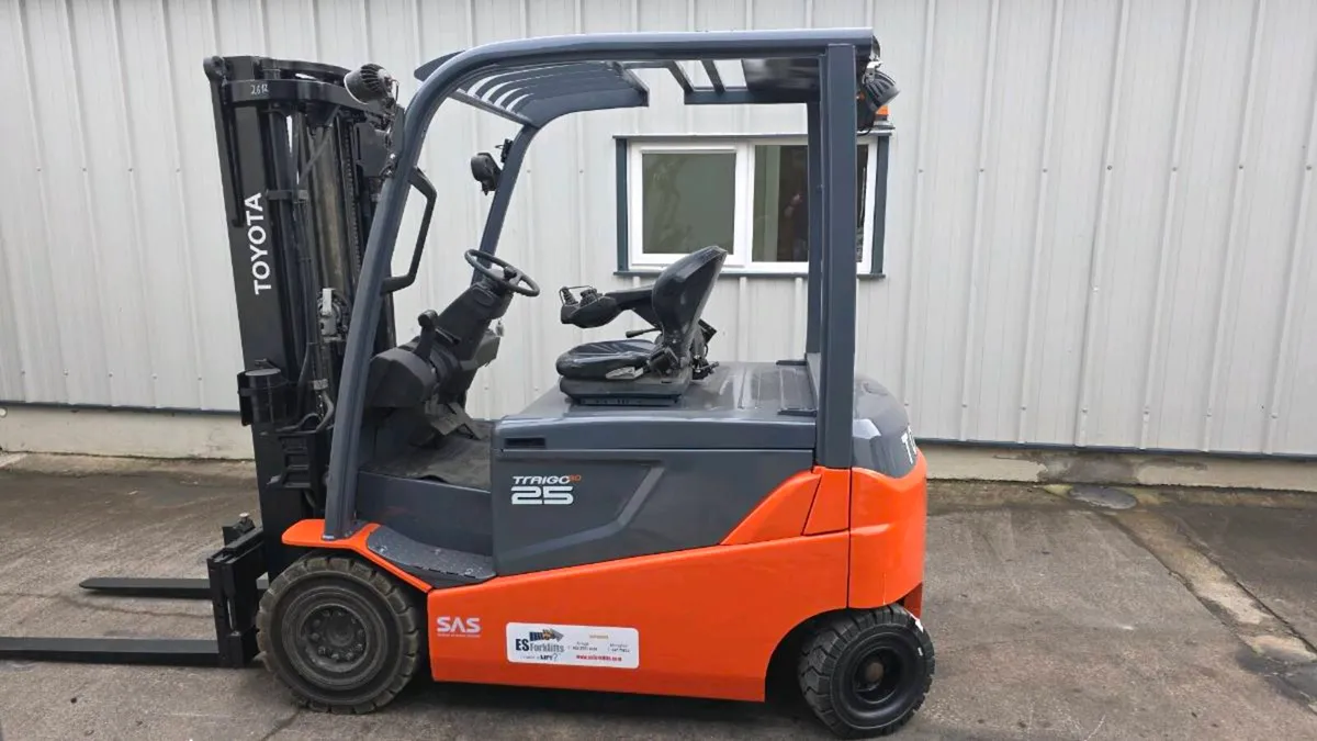 Toyota electric forklift - Image 1