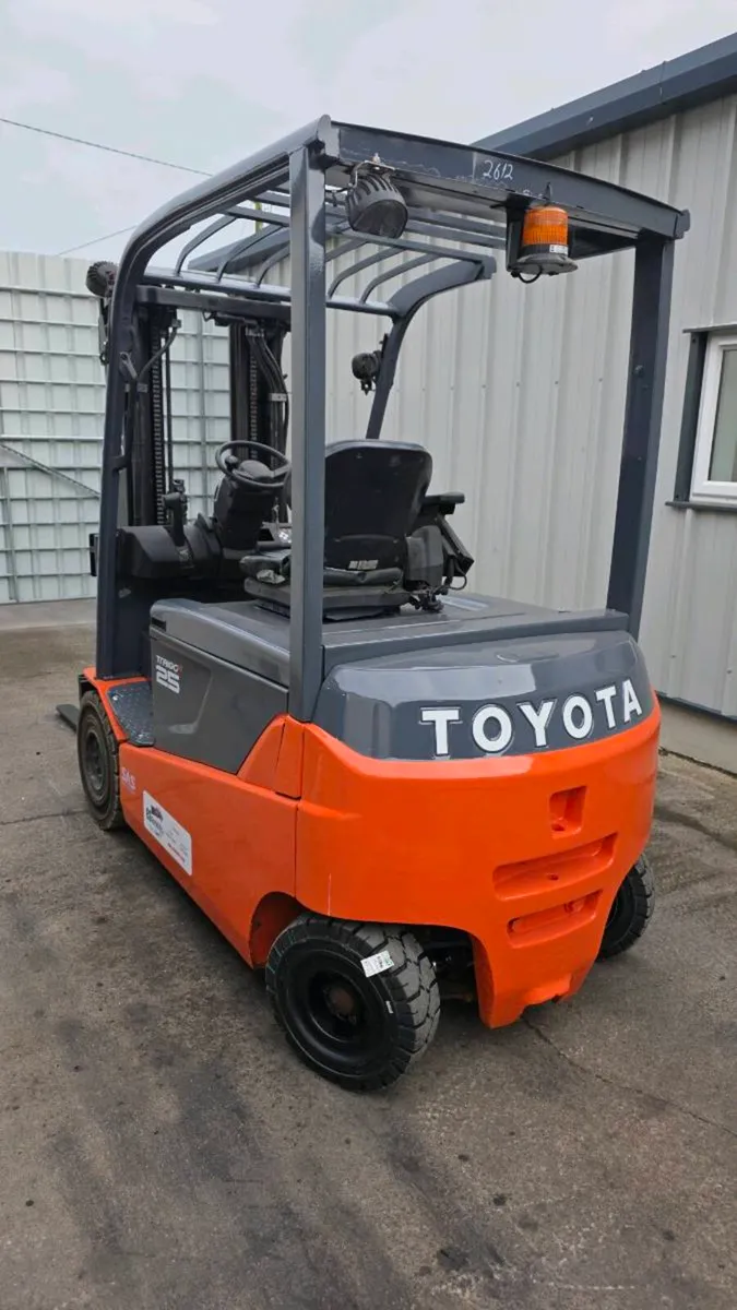 Toyota electric forklift - Image 2