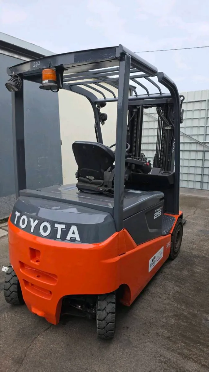 Toyota electric forklift - Image 3