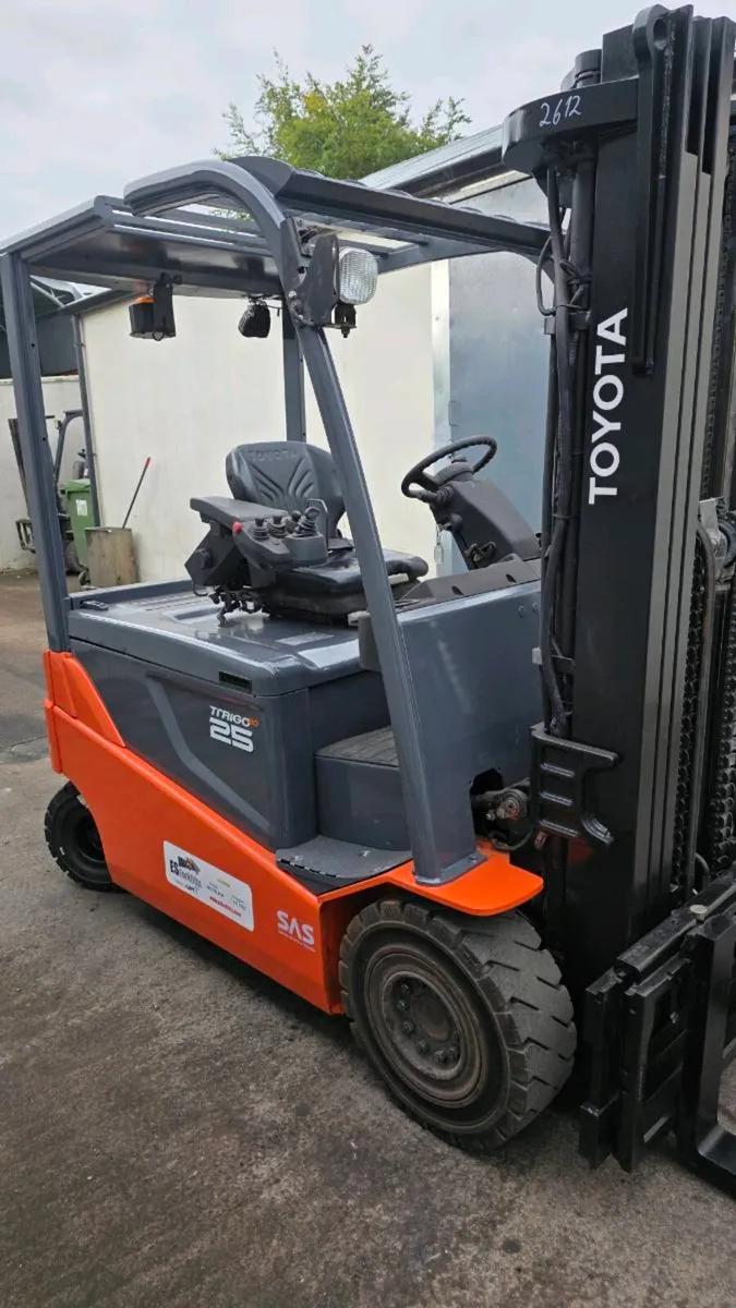 Toyota electric forklift - Image 4