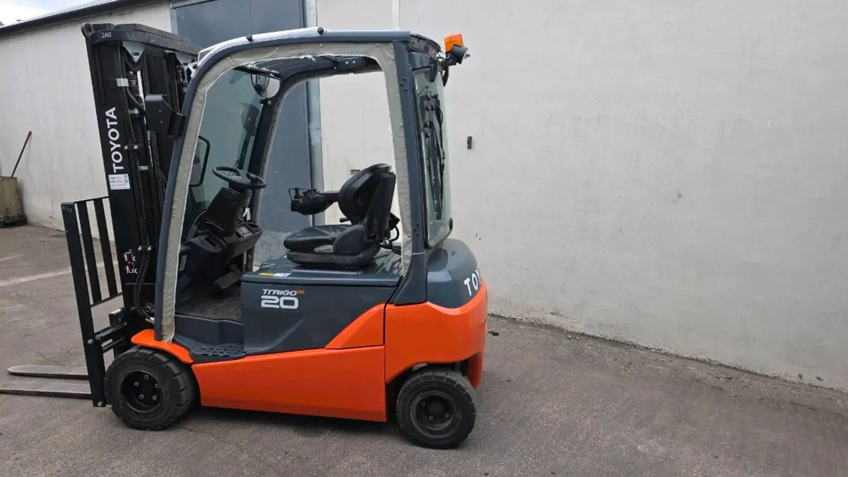 Toyota 2 tonne electric forklift - Image 1