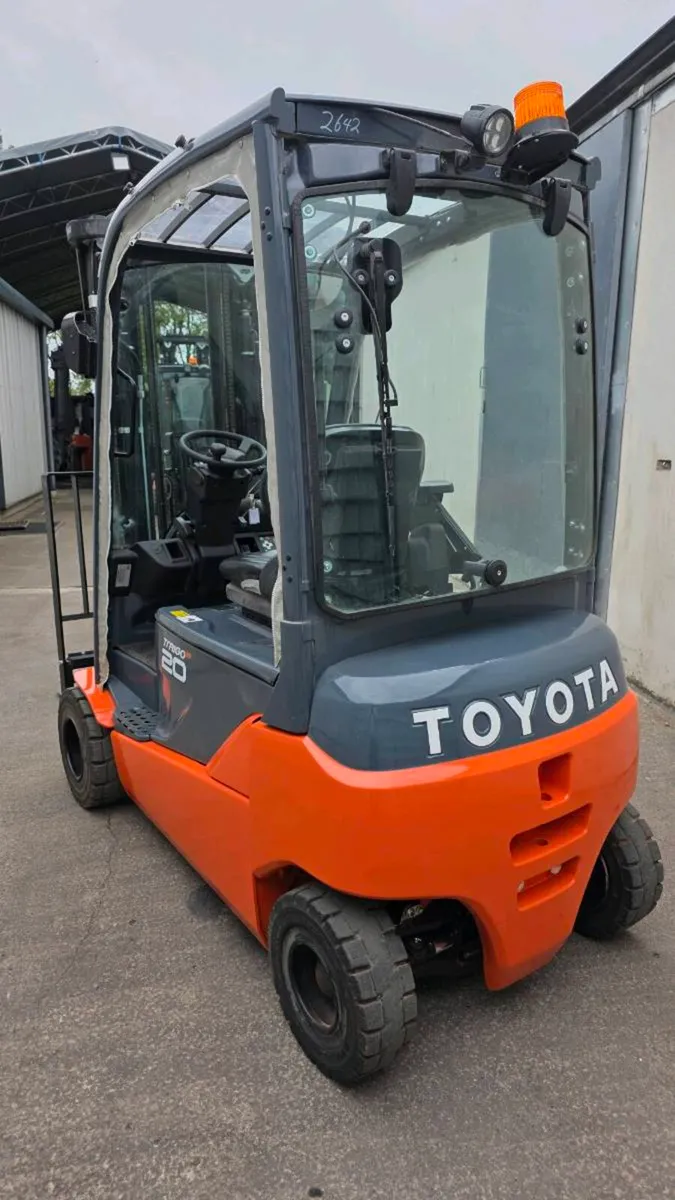 Toyota 2 tonne electric forklift - Image 3
