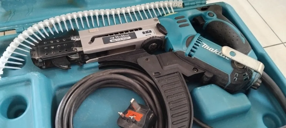 Makita 6843 Auto Feed 240v - Image 2