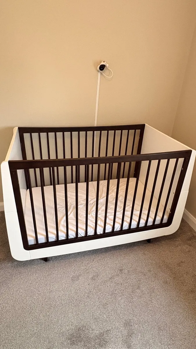 SnüzKot Cot Bed 70x140cm + Mattress + 2 Bed Sheets - Image 1