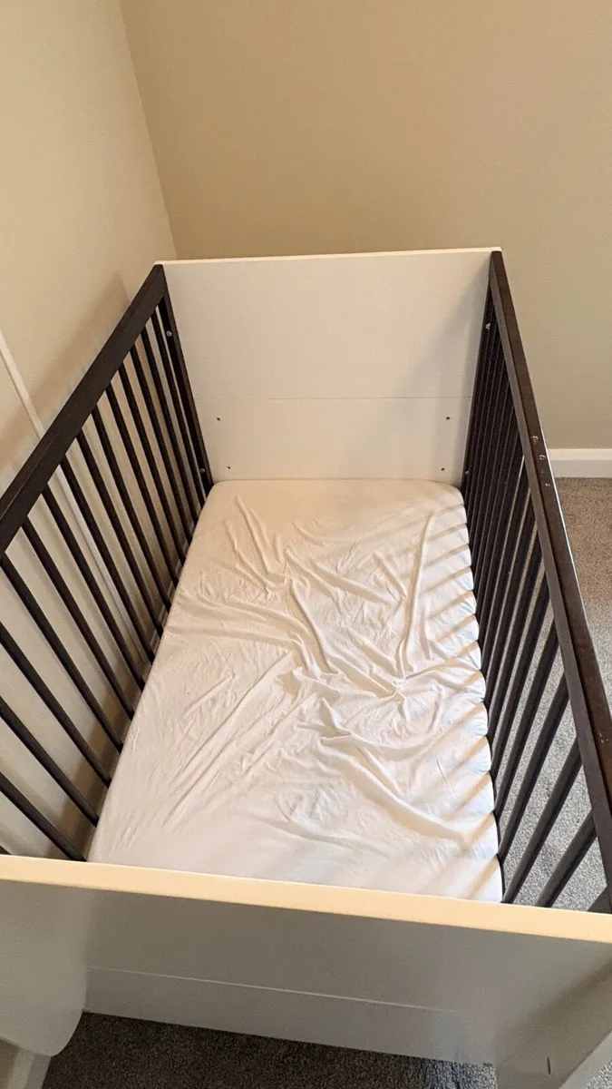 SnüzKot Cot Bed 70x140cm + Mattress + 2 Bed Sheets - Image 2