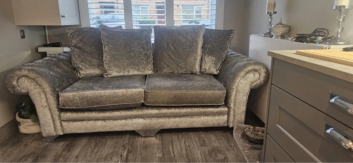 3 seater couch - Image 1
