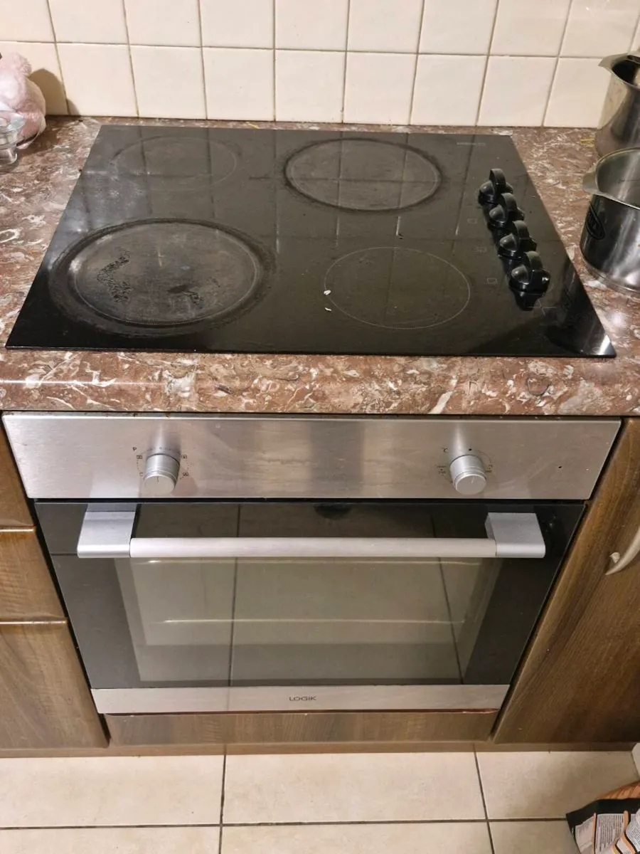 Cooker and hob - Image 1