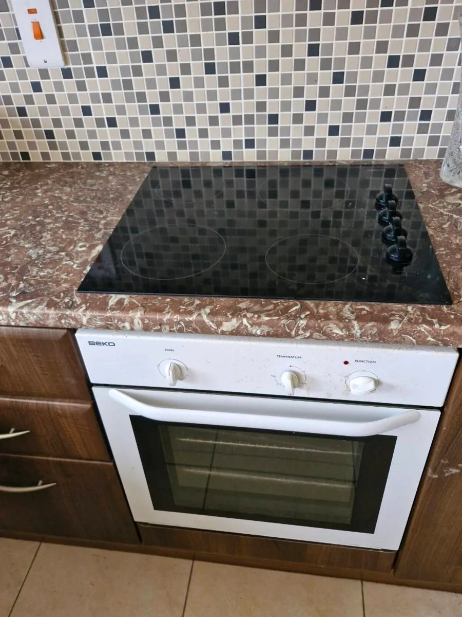 Cooker and hob - Image 2