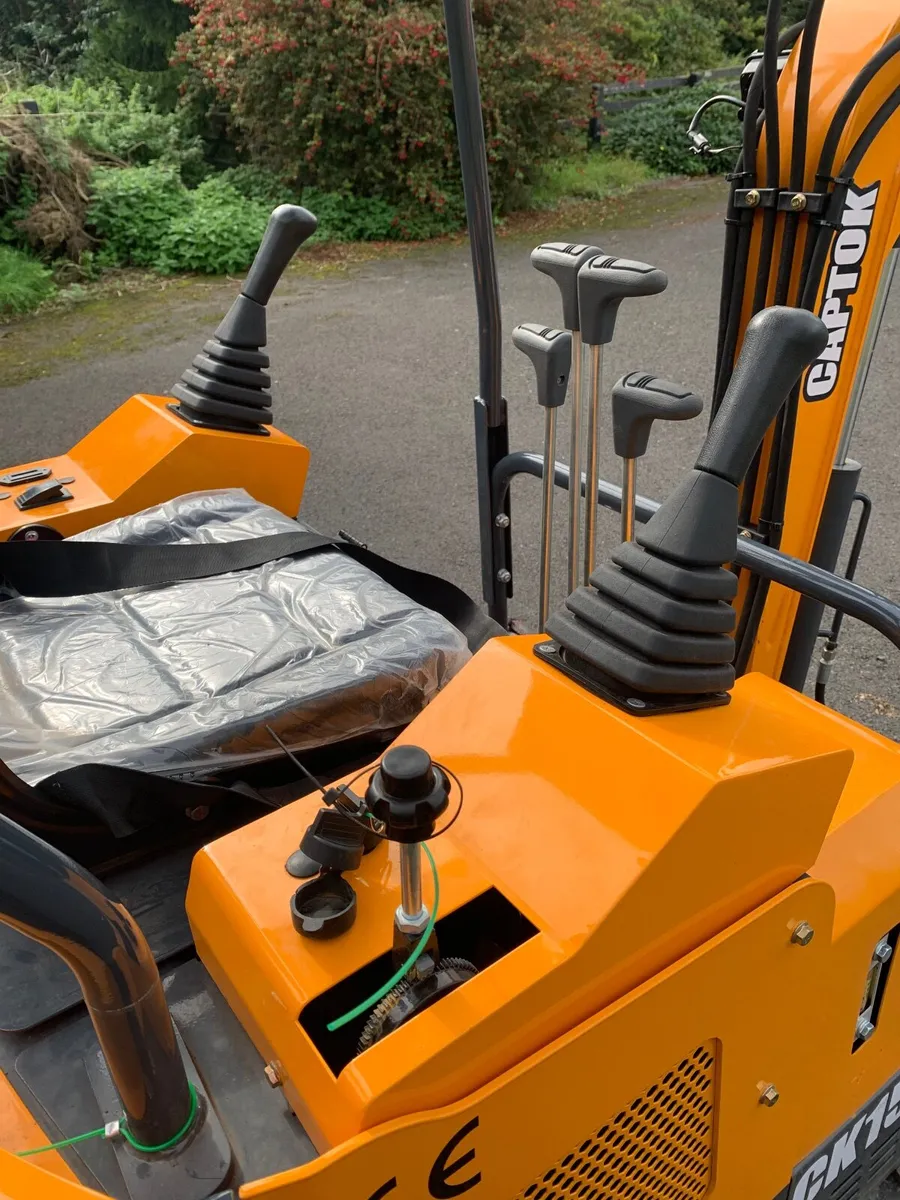 Mini digger - Image 2