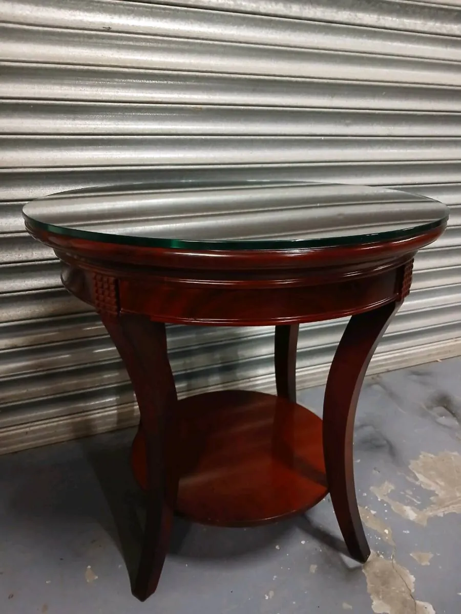 Round side table with glass top - Image 2