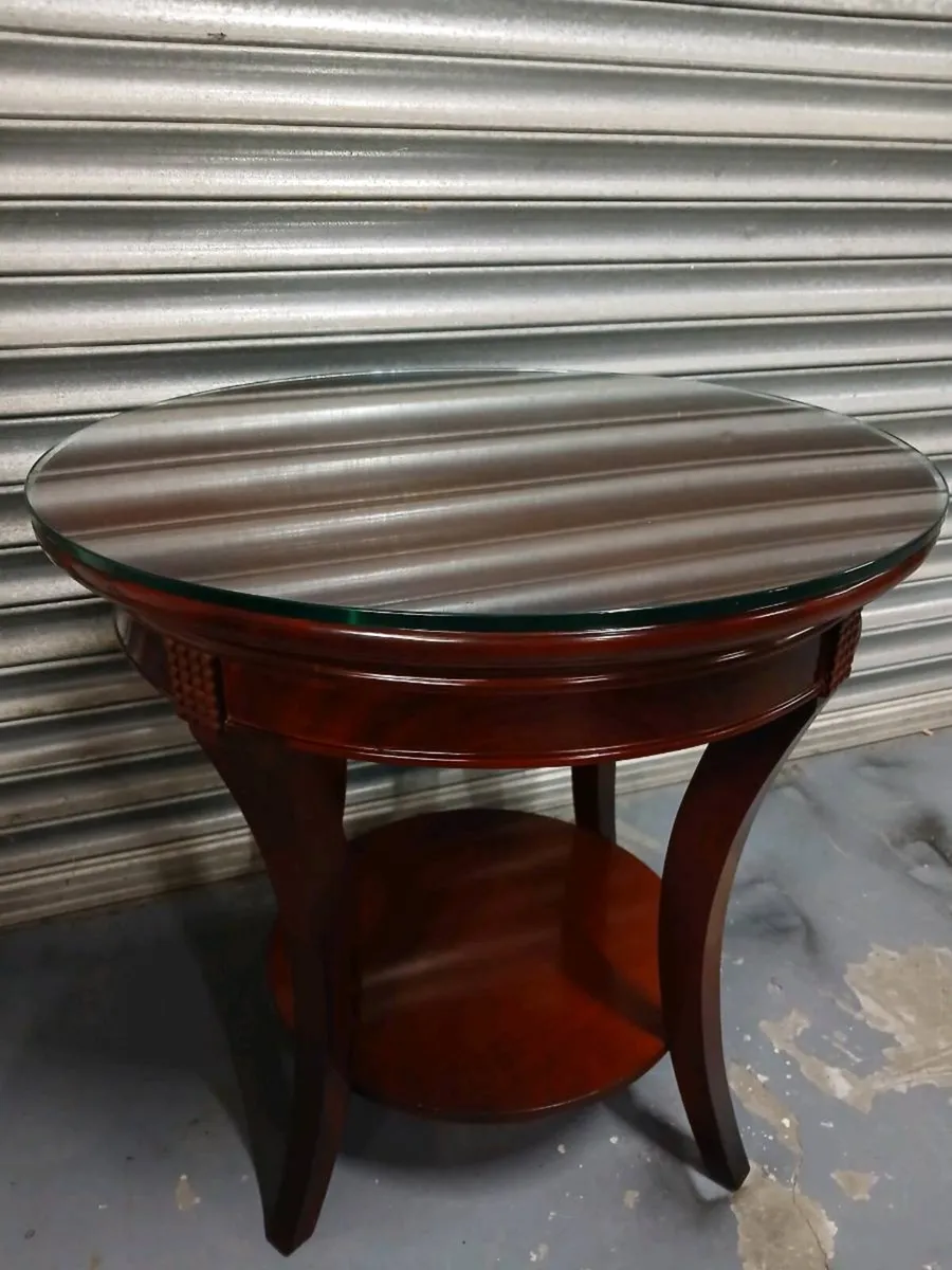 Round side table with glass top - Image 3