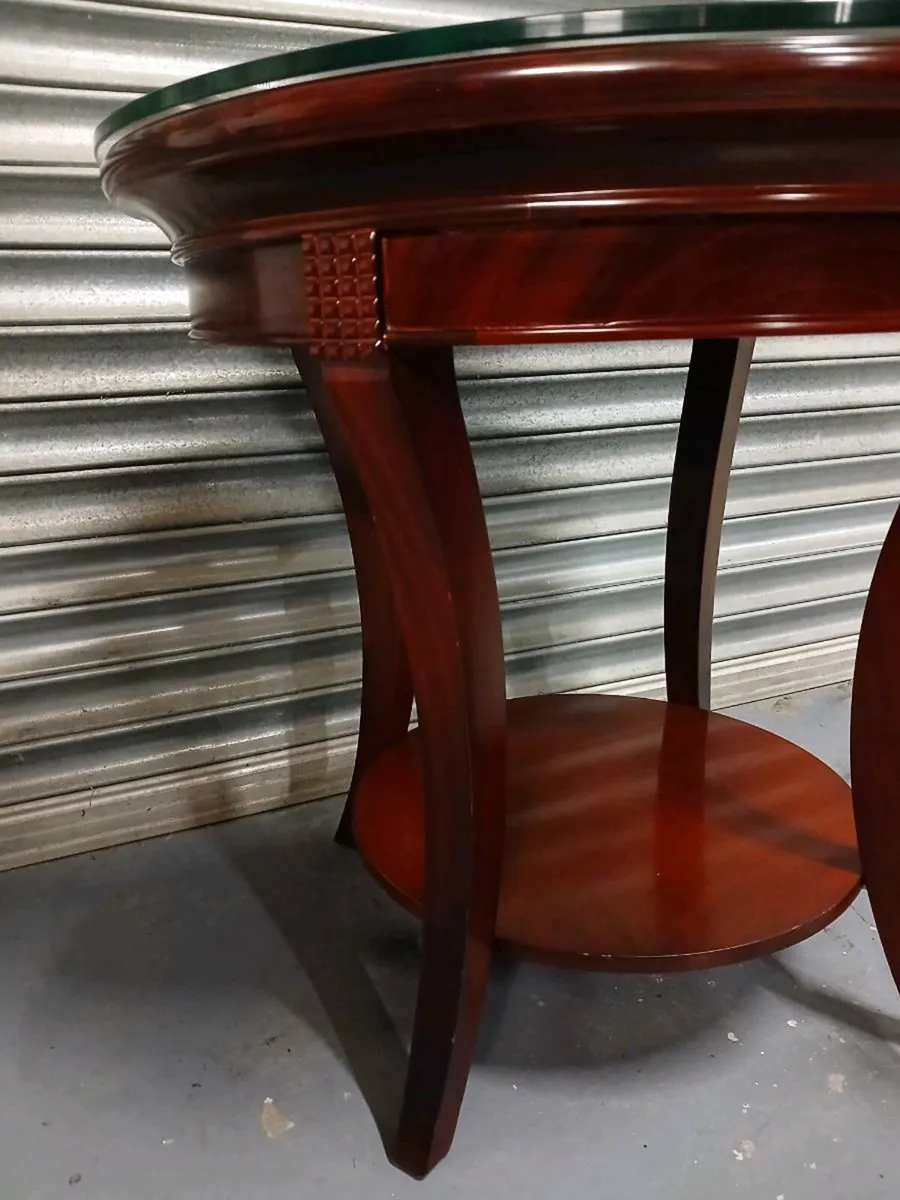 Round side table with glass top - Image 4