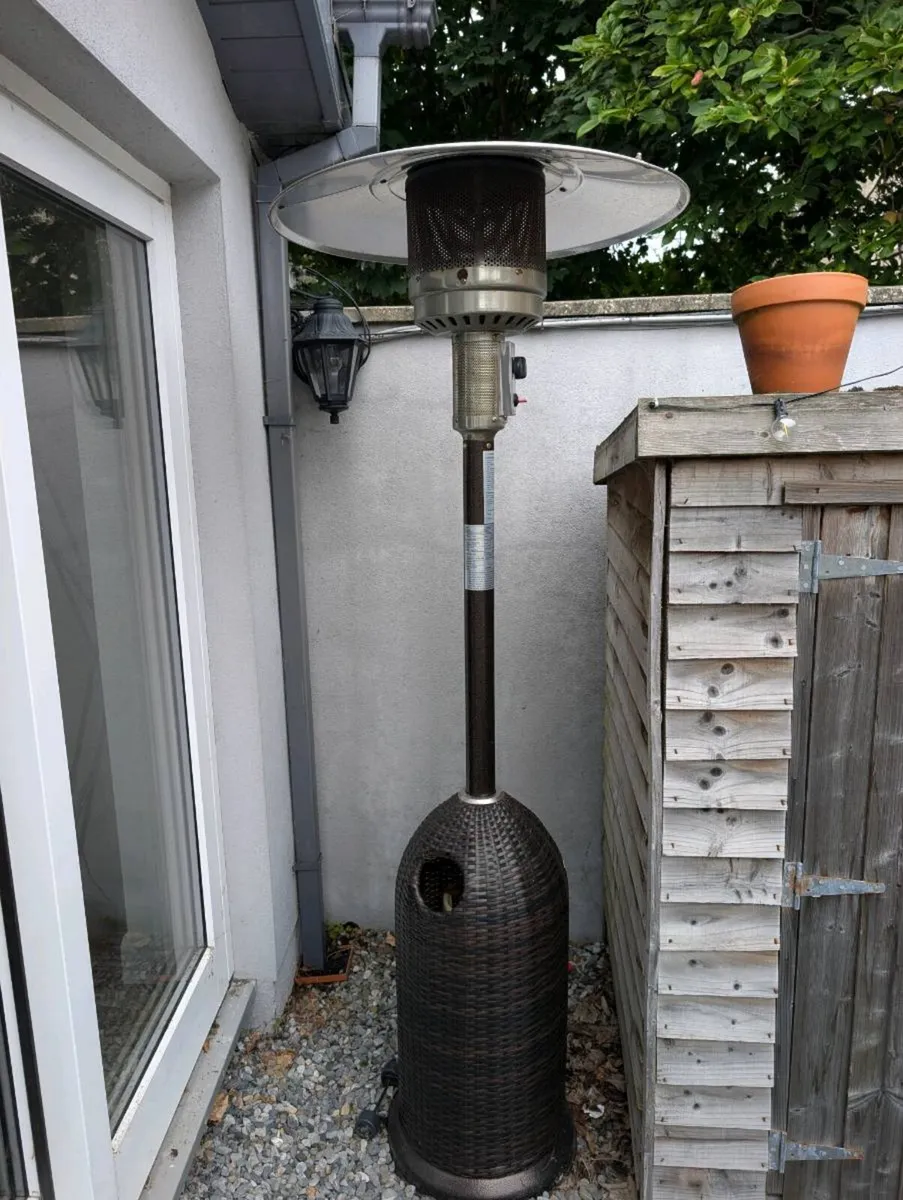 Outdoor gas heater