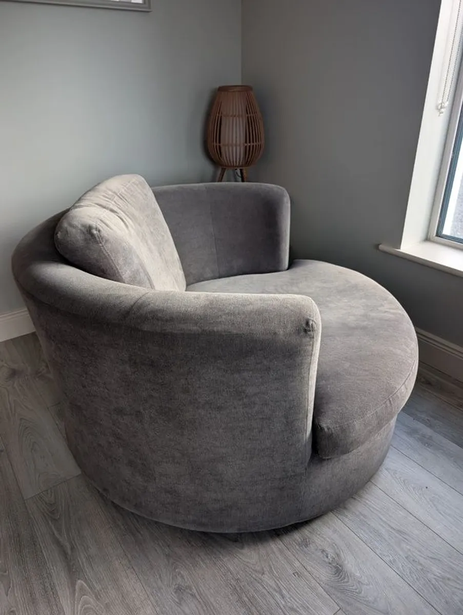 Ez Living swivel chair - Image 2