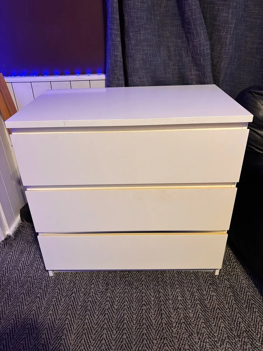 Chest of drawers - Image 1