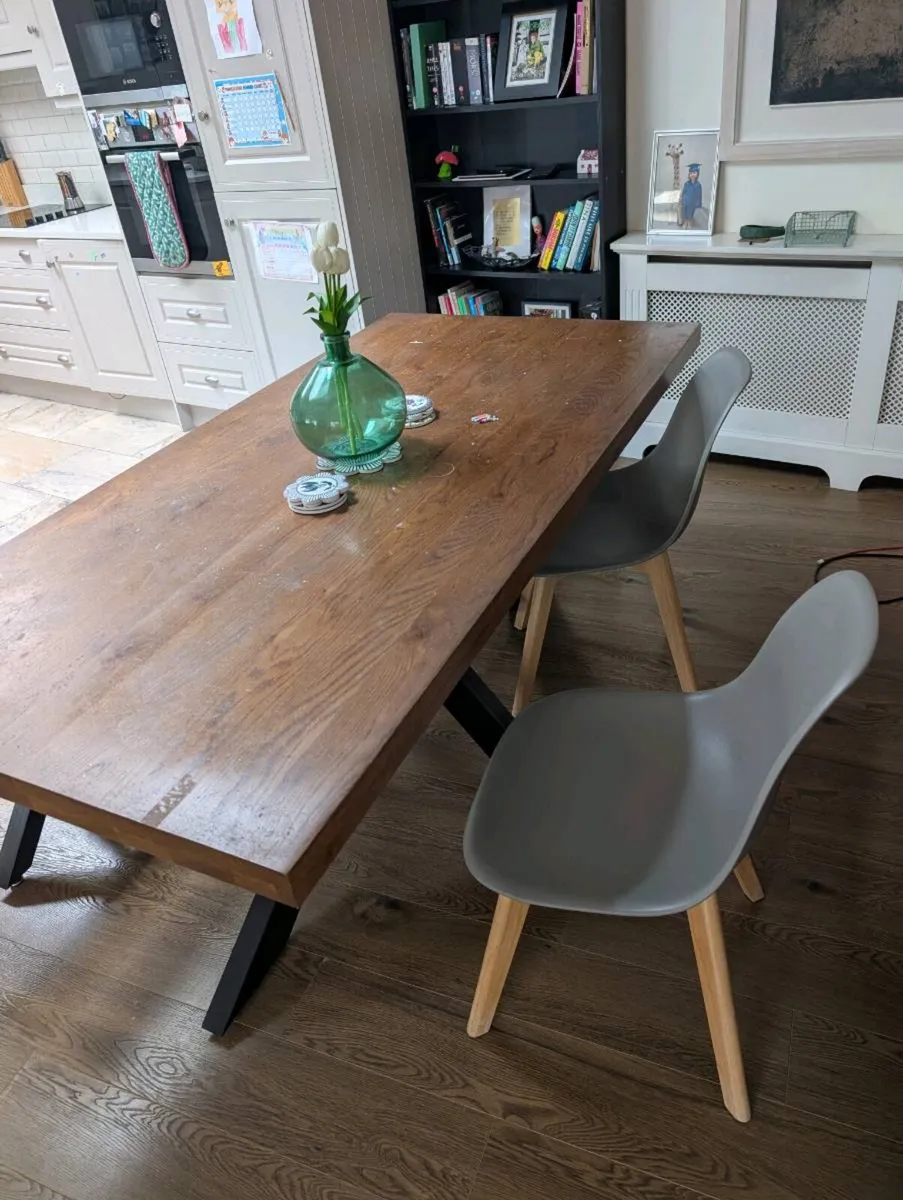 Kitchen table and chairs - Image 1