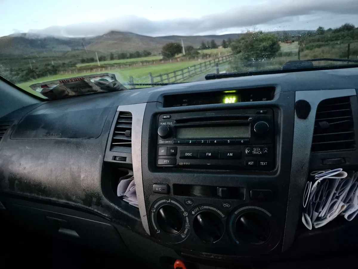 Toyota Hilux 2008 - Image 3