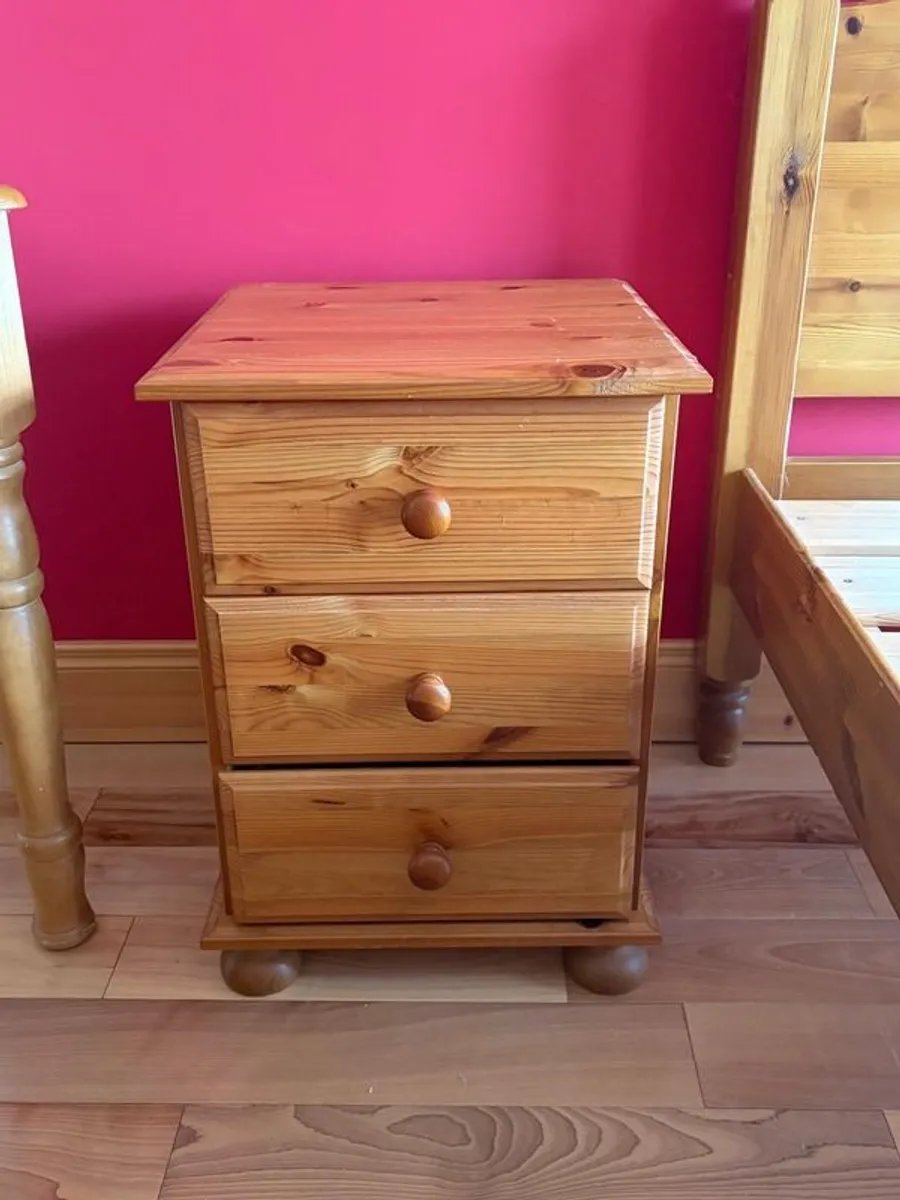 Bedroom furniture - Image 2