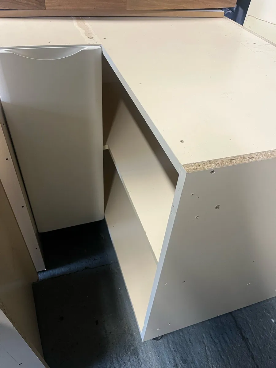 Fitted kitchen units - Image 2