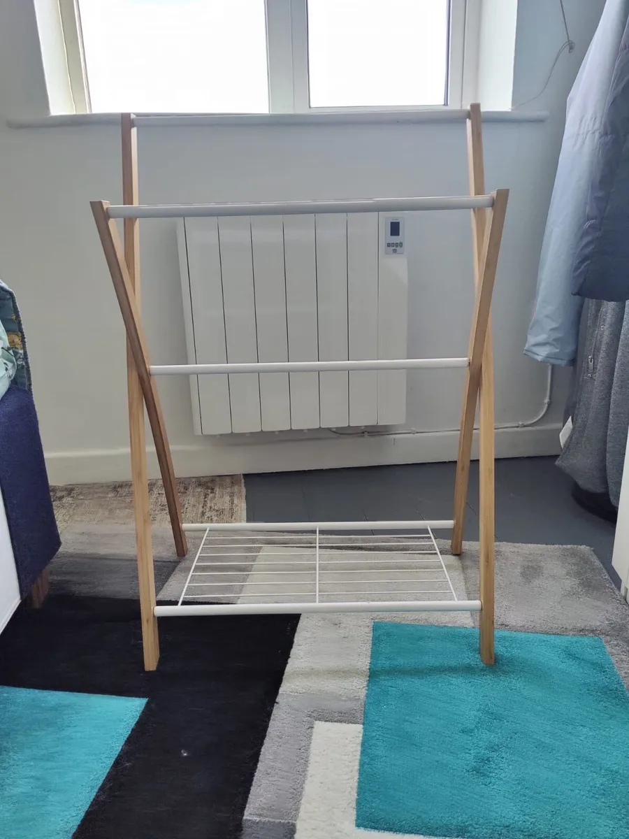 Towel rack with shelf - Image 1