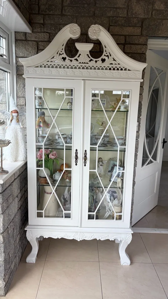 French display cabinet - Image 1