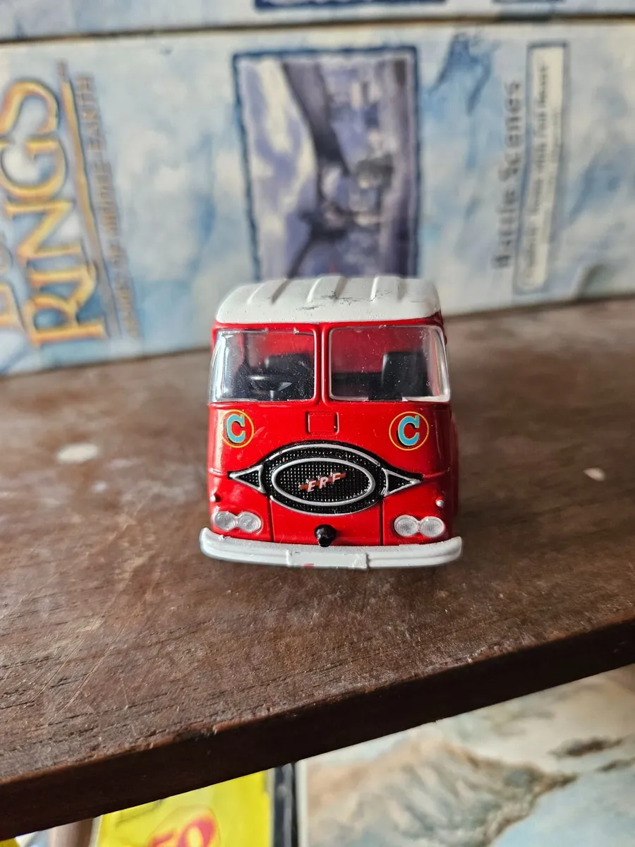 Corgi Circus Fair Ground Showmans Range Truck - Image 1