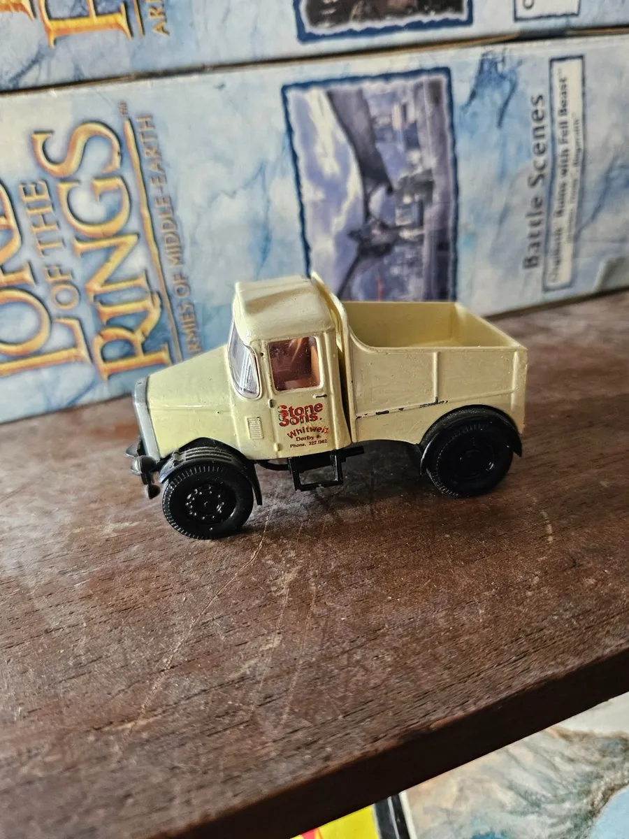 Corgi Circus Fair Ground Showmans Range Truck - Image 1