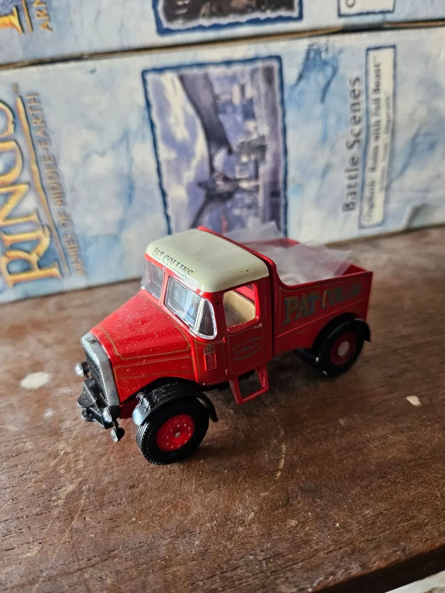 Corgi Circus Fair Ground Showmans Range Truck - Image 1