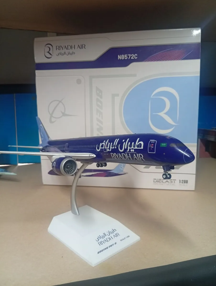 1/200 scale Airliners - Image 1