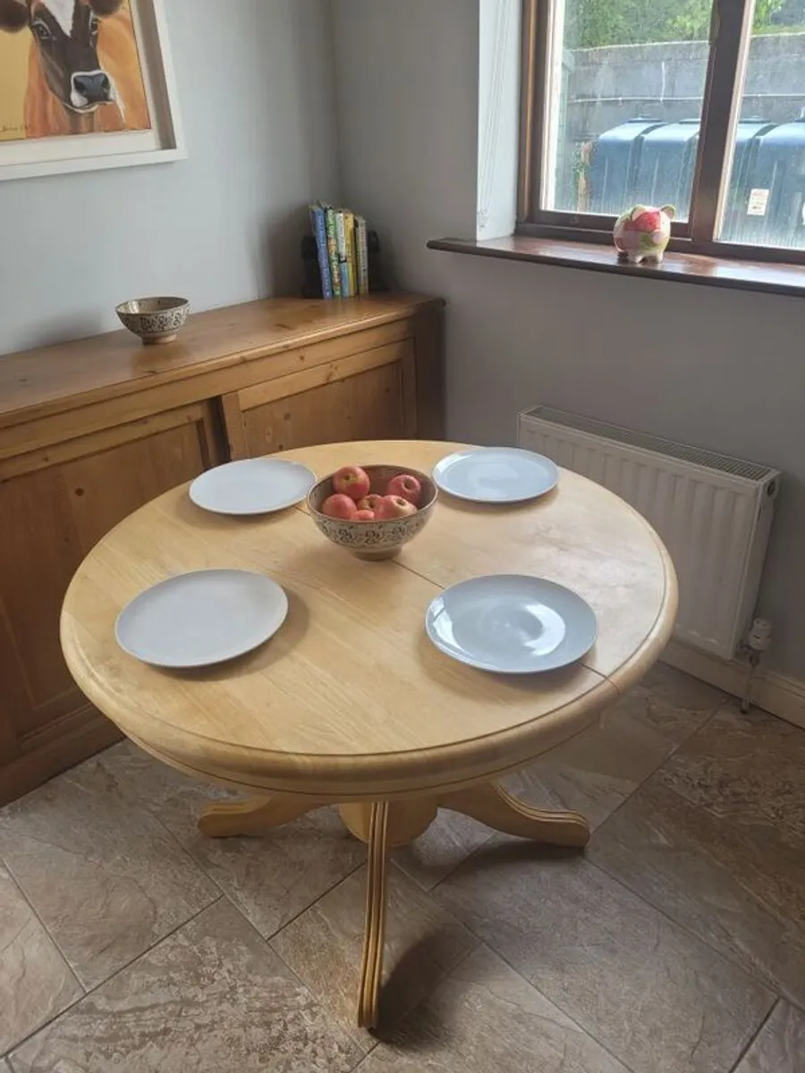 Dining table Free - Image 1