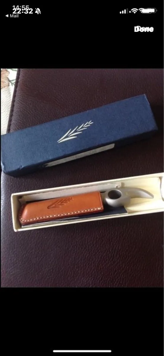 Corkscrew & Bottle Opener in leather case - Image 3