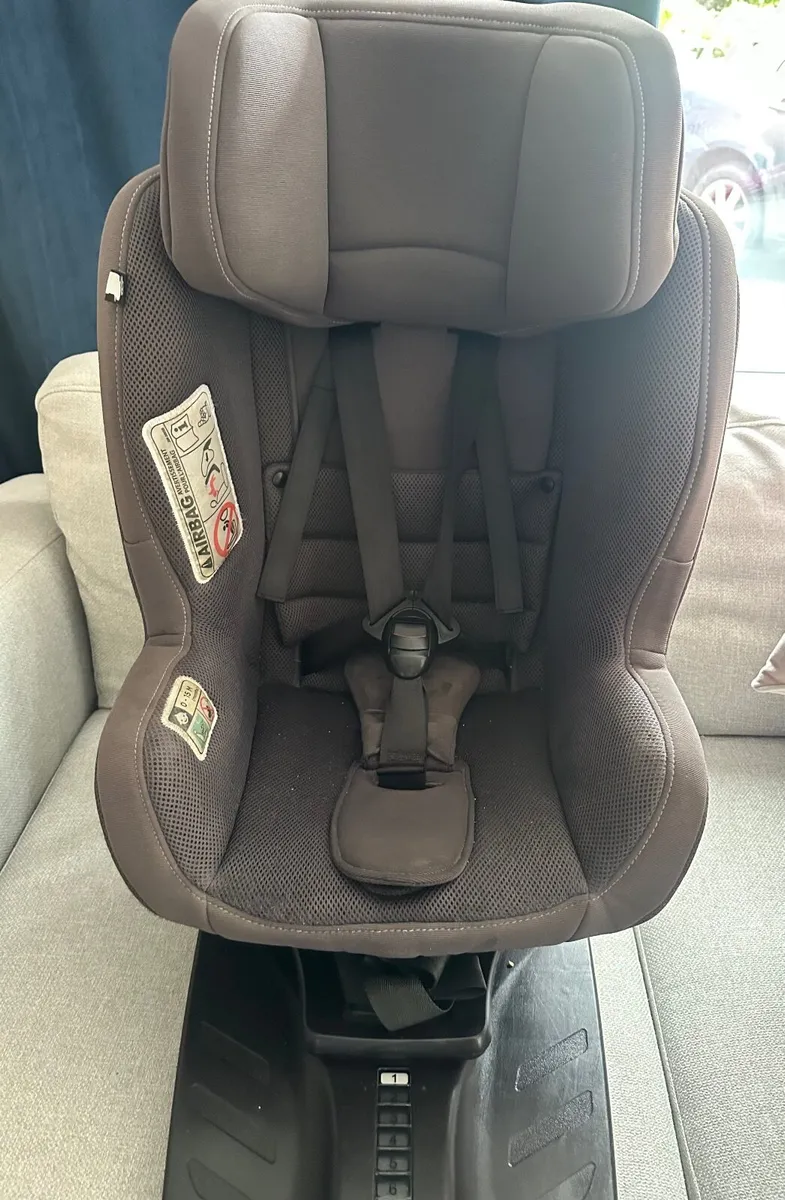 Nuna Swivel Carseat - Image 1