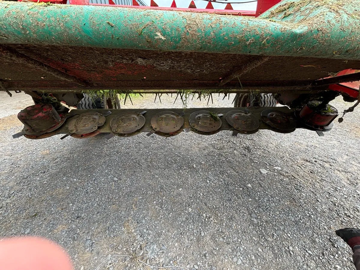 Taarup 4032 trailed 10ft6 mower - Image 2