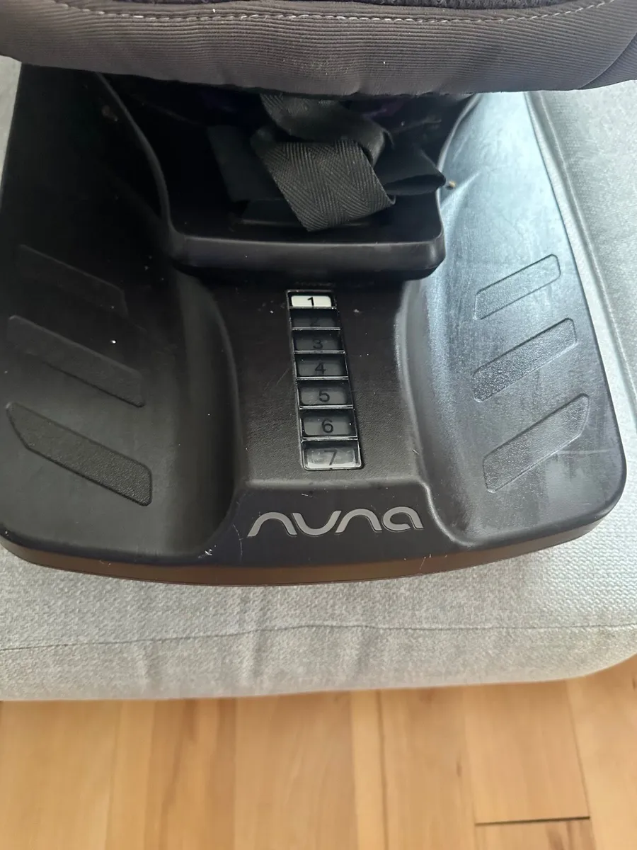 Nuna Swivel Carseat - Image 3