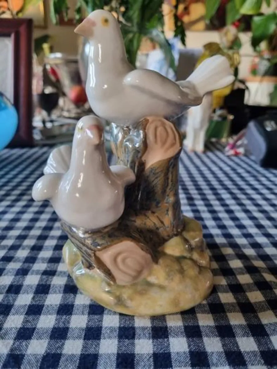 Tengra Spain porcelain - figurine of two doves - Image 1