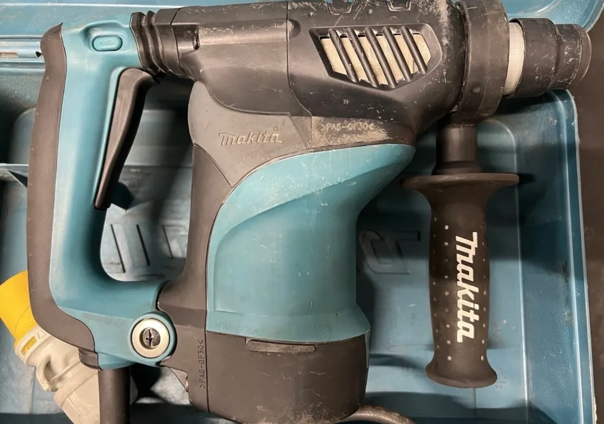 Makita HR2811 3 Mode Hammer Drill - Image 2