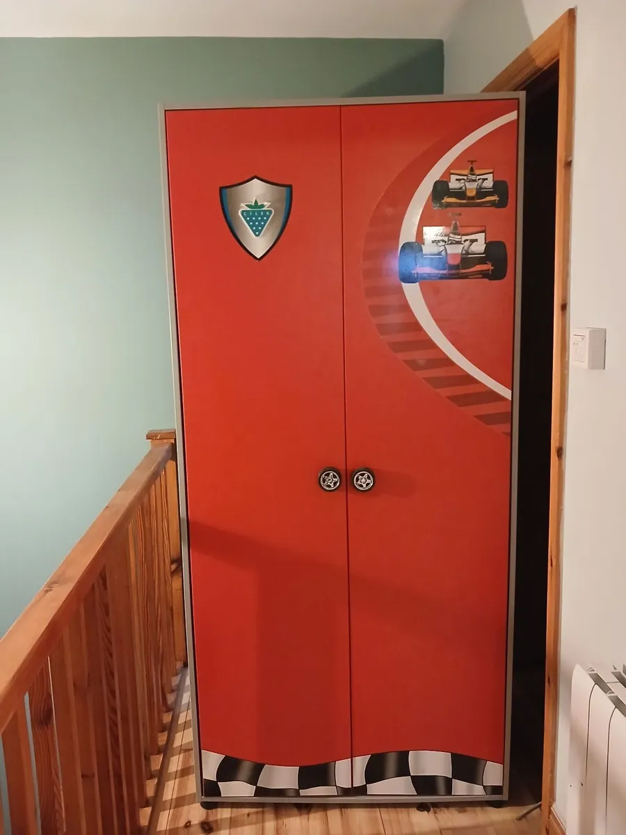 Kids wardrobe and lockers - Image 3