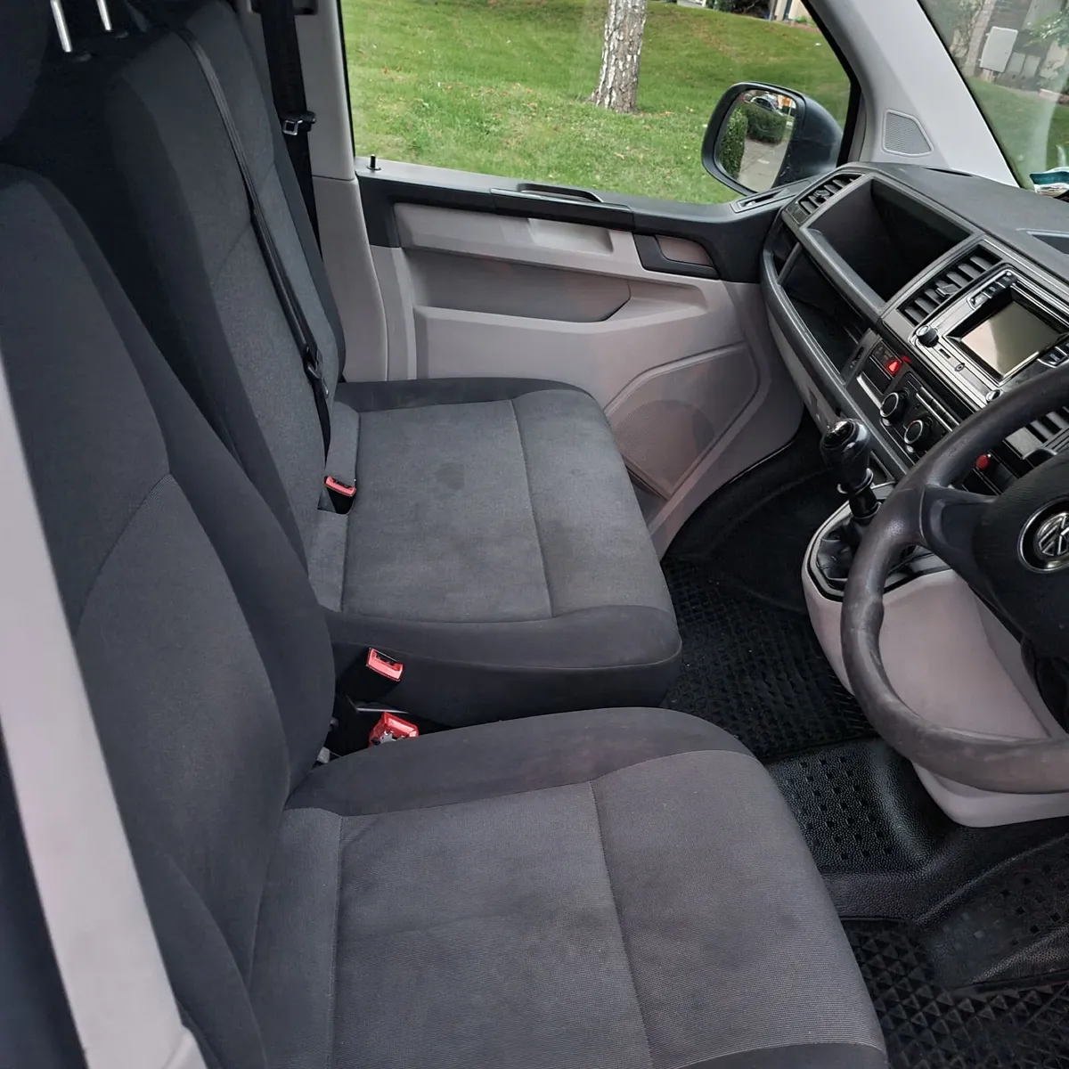 Volkswagen Transporter 2017 - Image 2