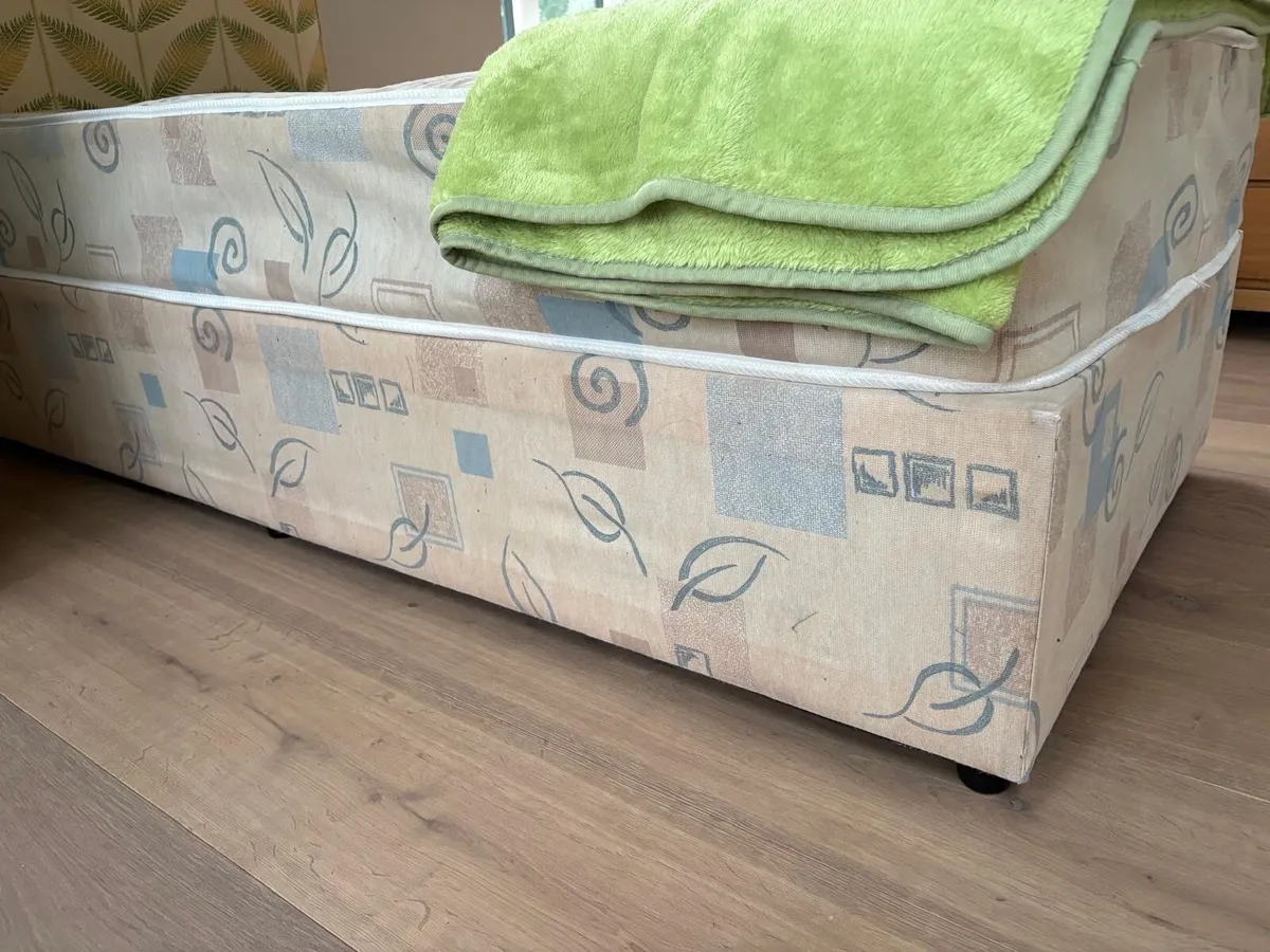 Single Divan bed with padded headboard - Image 2