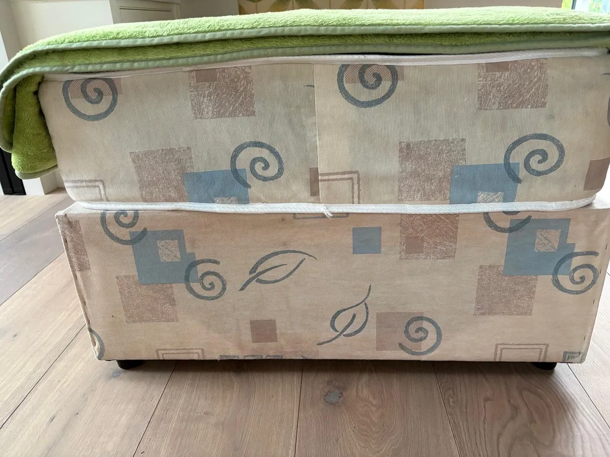 Single Divan bed with padded headboard - Image 3