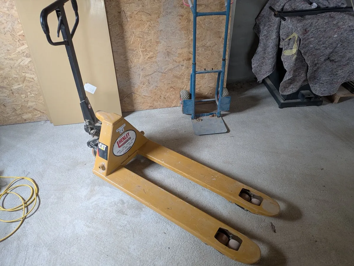 Pallet Truck / Pallet Jack – CAT 2500kg