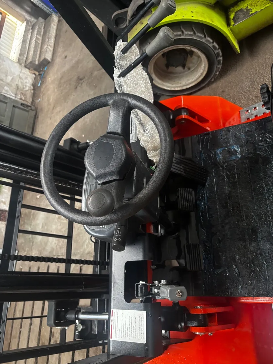 New/unused 3 ton Forklift - Image 2