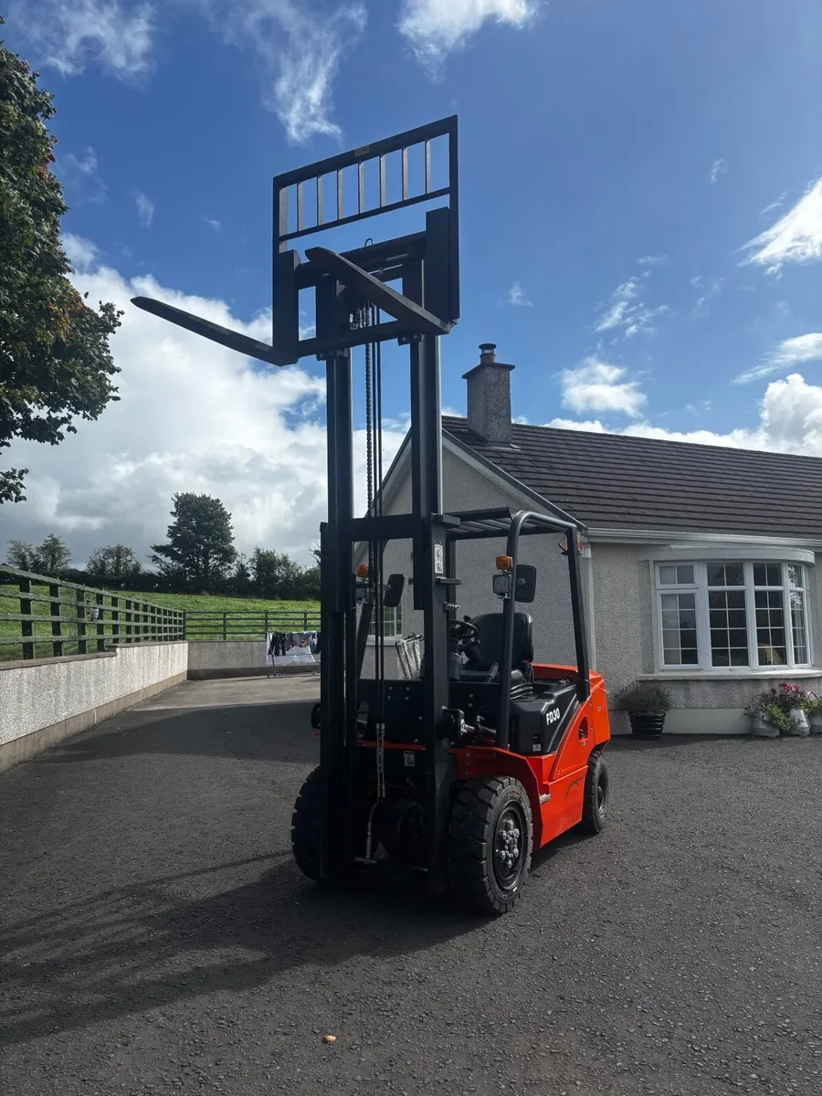 New/unused 3 ton Forklift - Image 3