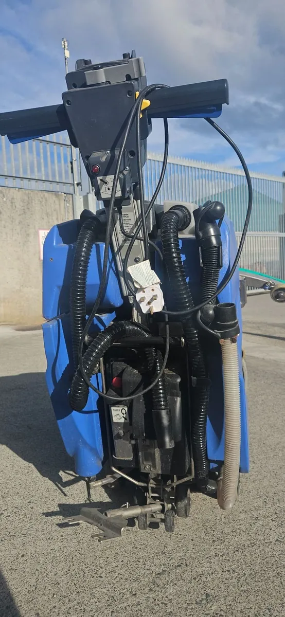 Second hand Scrubber dryer Nuriatic 3450/100S - Image 4