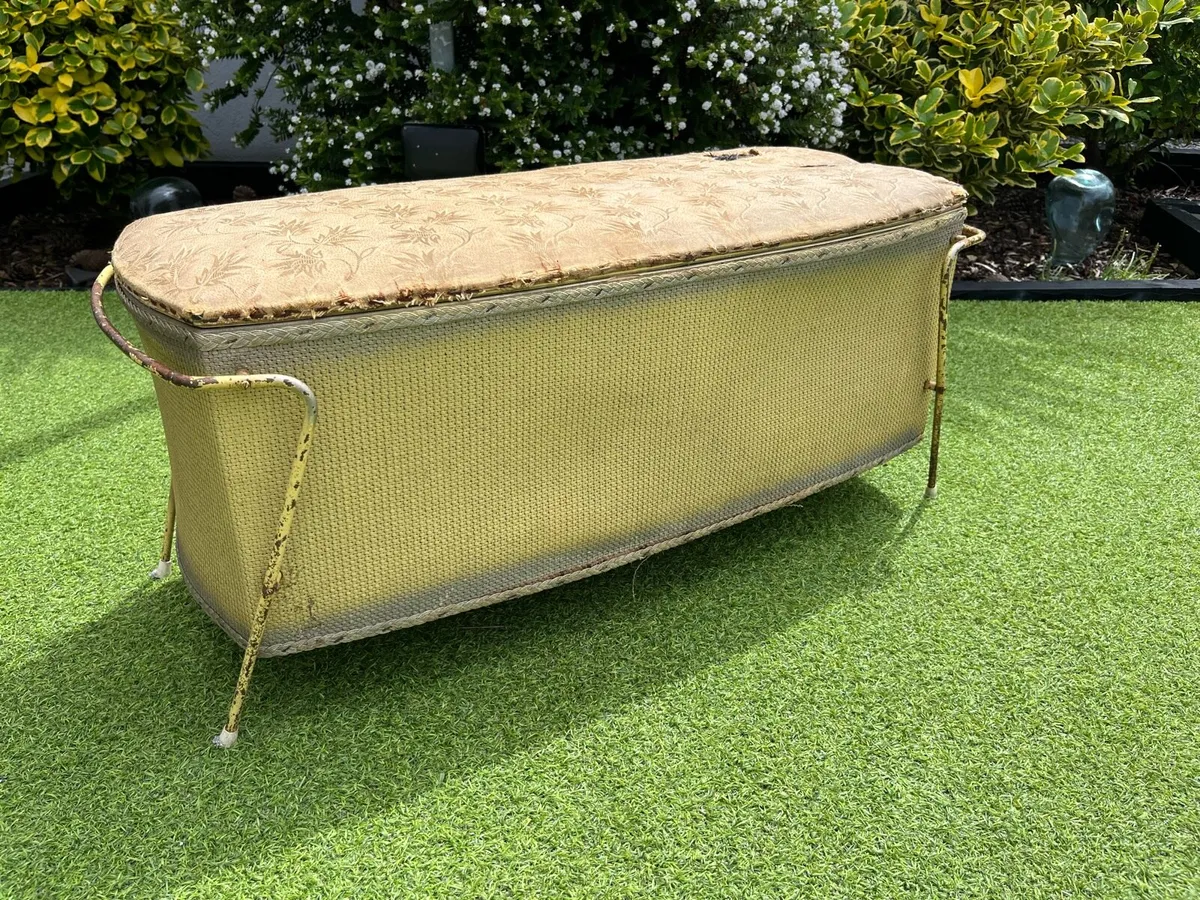Vintage retro box - Image 1