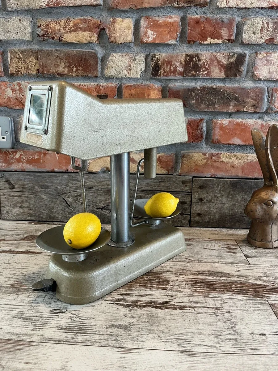 Vintage scale - Image 1