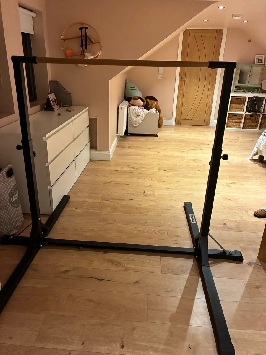 Gymnastics horizontal bar - Image 1